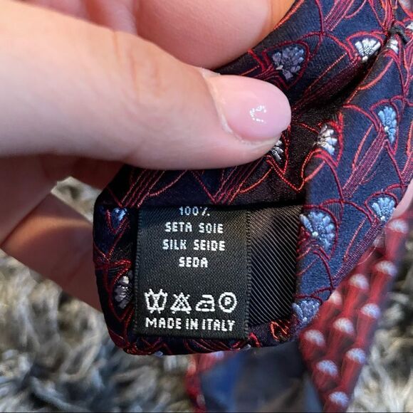 VALENTINO 100% Silk Tie Red Italy Designer - Picture 6 of 7